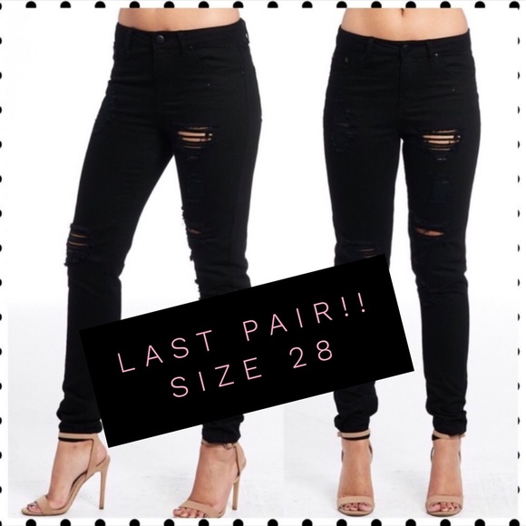Denim - H/P 3/5!!♣️DISTRESSED BLACK SKINNY JEANS♣️